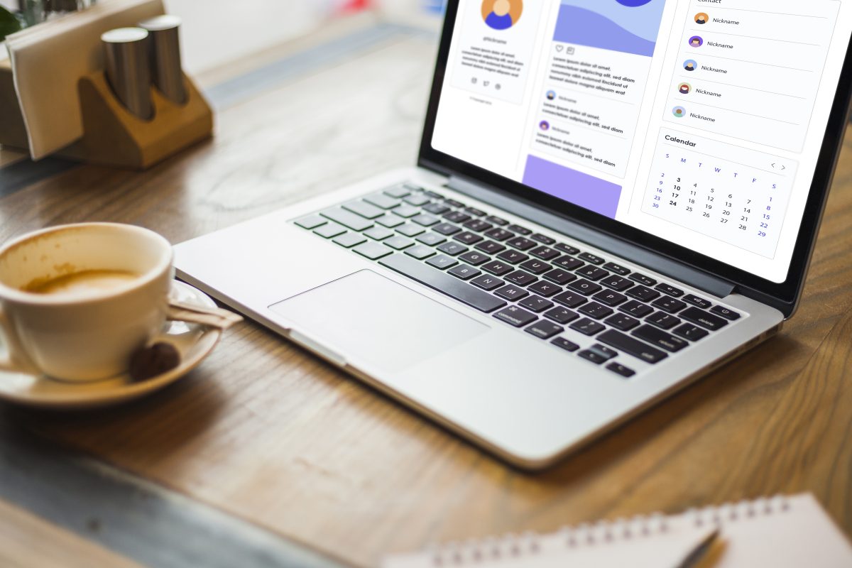laptop-with-coffee-cup-table